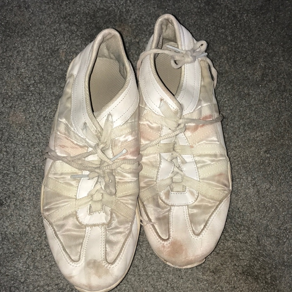 Nfinity Evolution Cheer sneaker